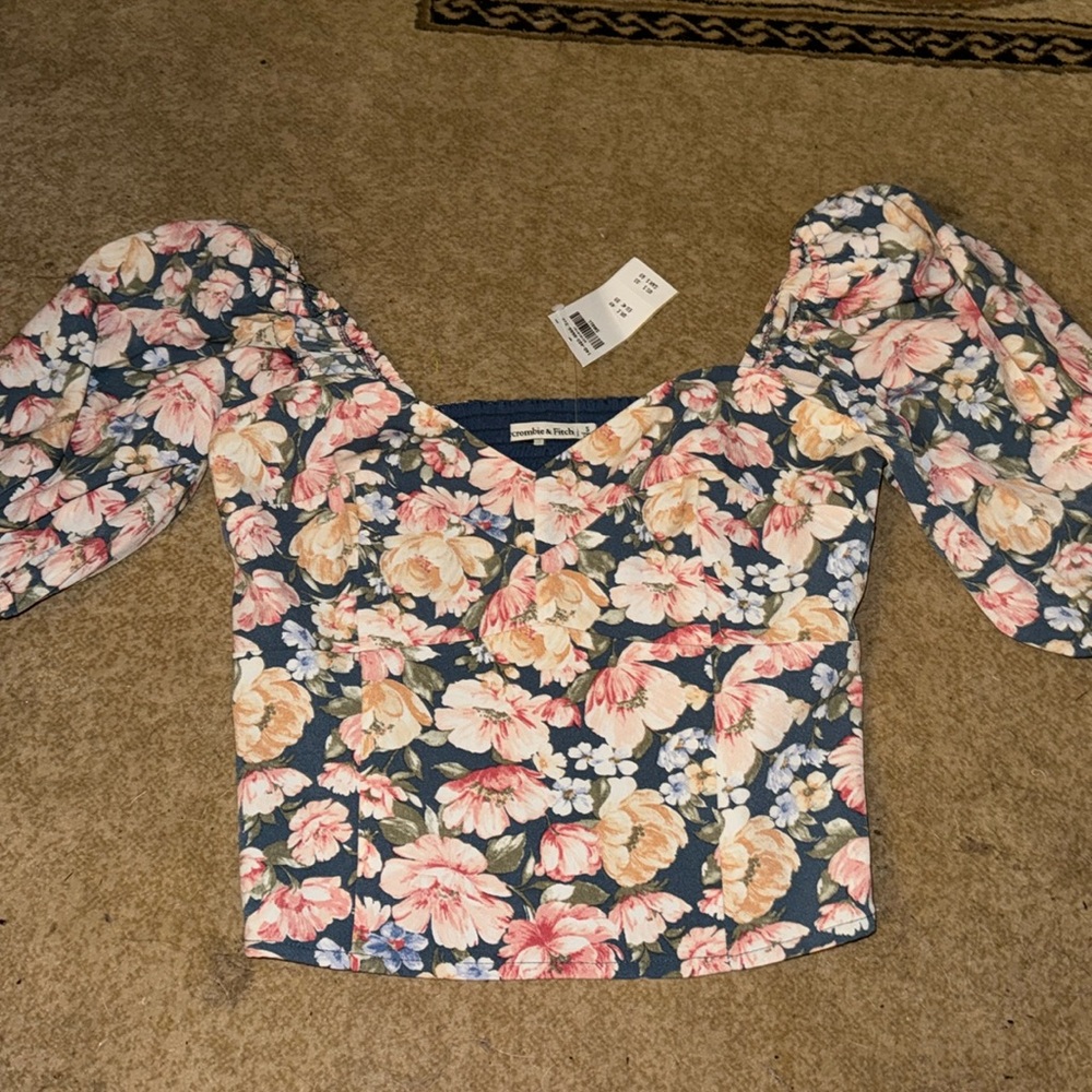 NWT Abercrombie Corset Puff Sleeve top. Blue floral size S.